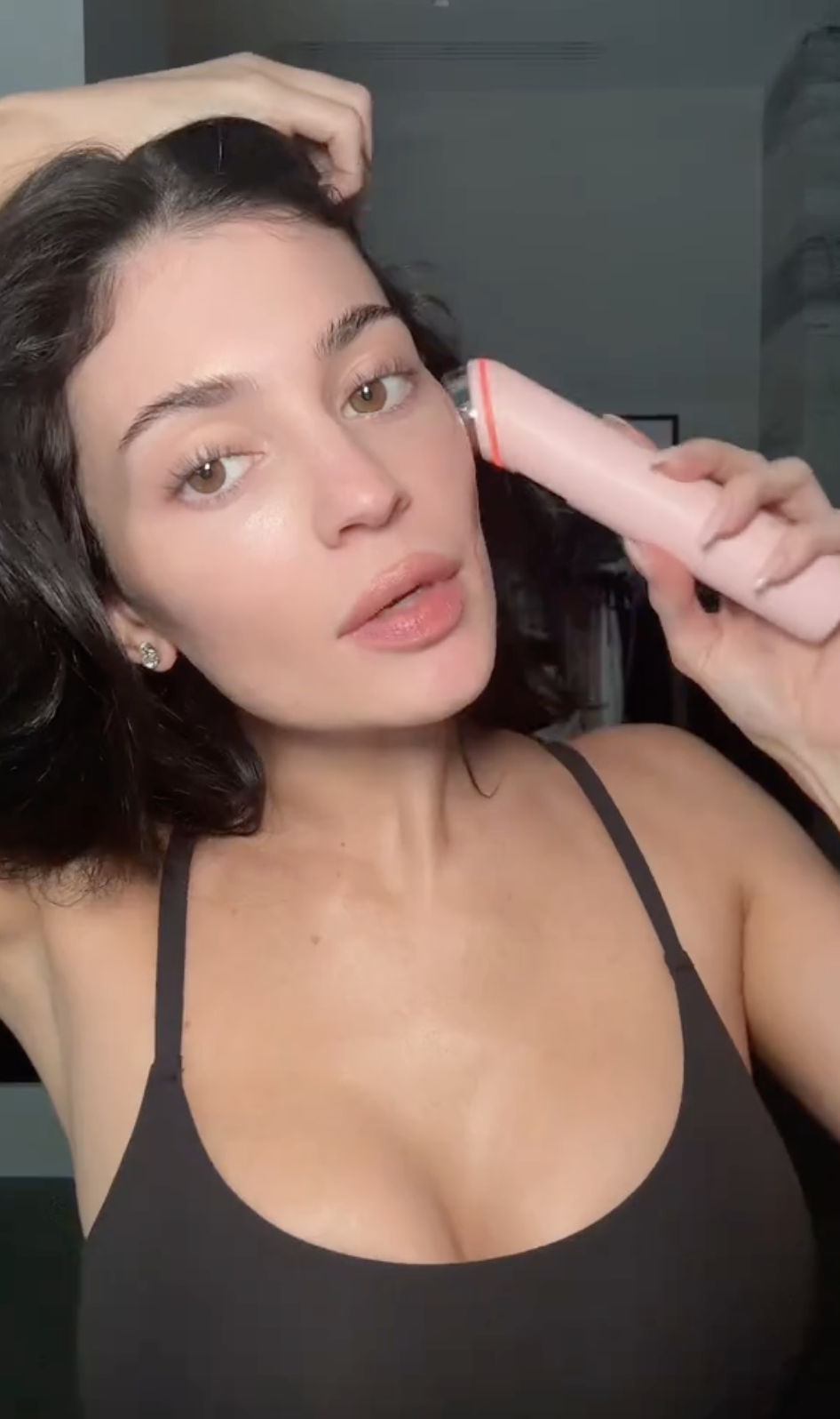 Nam tỷ phú 36 tuổi có visual gây xôn xao, tạo nên trend làm đẹp viral khắp thế giới- Ảnh 11.