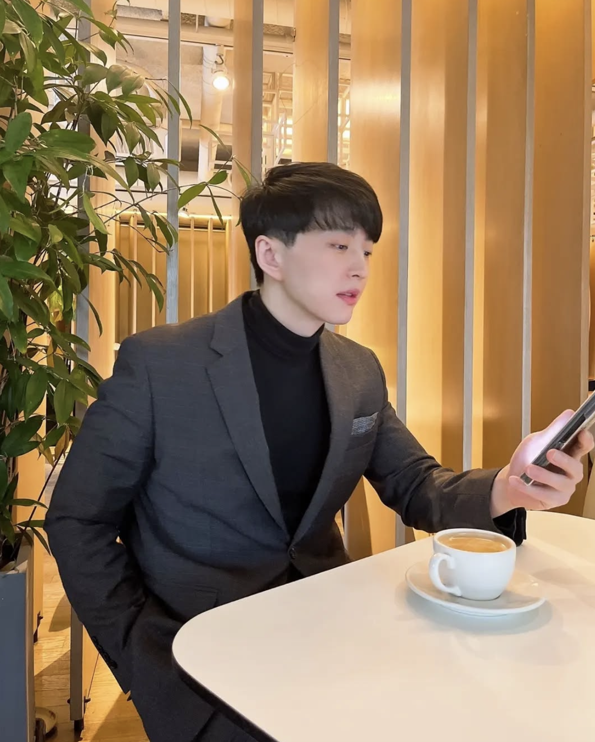 Nam tỷ phú 36 tuổi có visual gây xôn xao, tạo nên trend làm đẹp viral khắp thế giới- Ảnh 5.