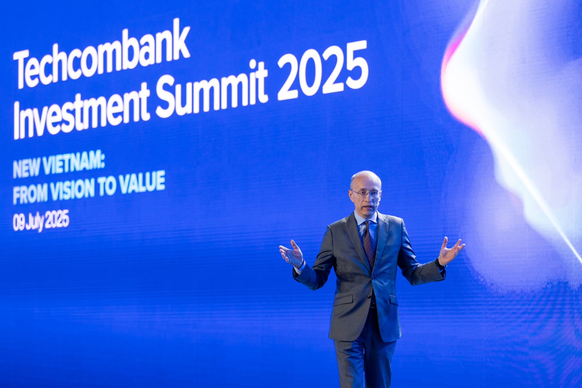 Hội nghị Đầu tư Techcombank 2025: Chính phủ, ngân hàng, doanh nghiệp và nhà đầu tư đồng lòng đưa Việt Nam tăng trưởng hai con số, bước vào kỷ nguyên vươn mình- Ảnh 3.