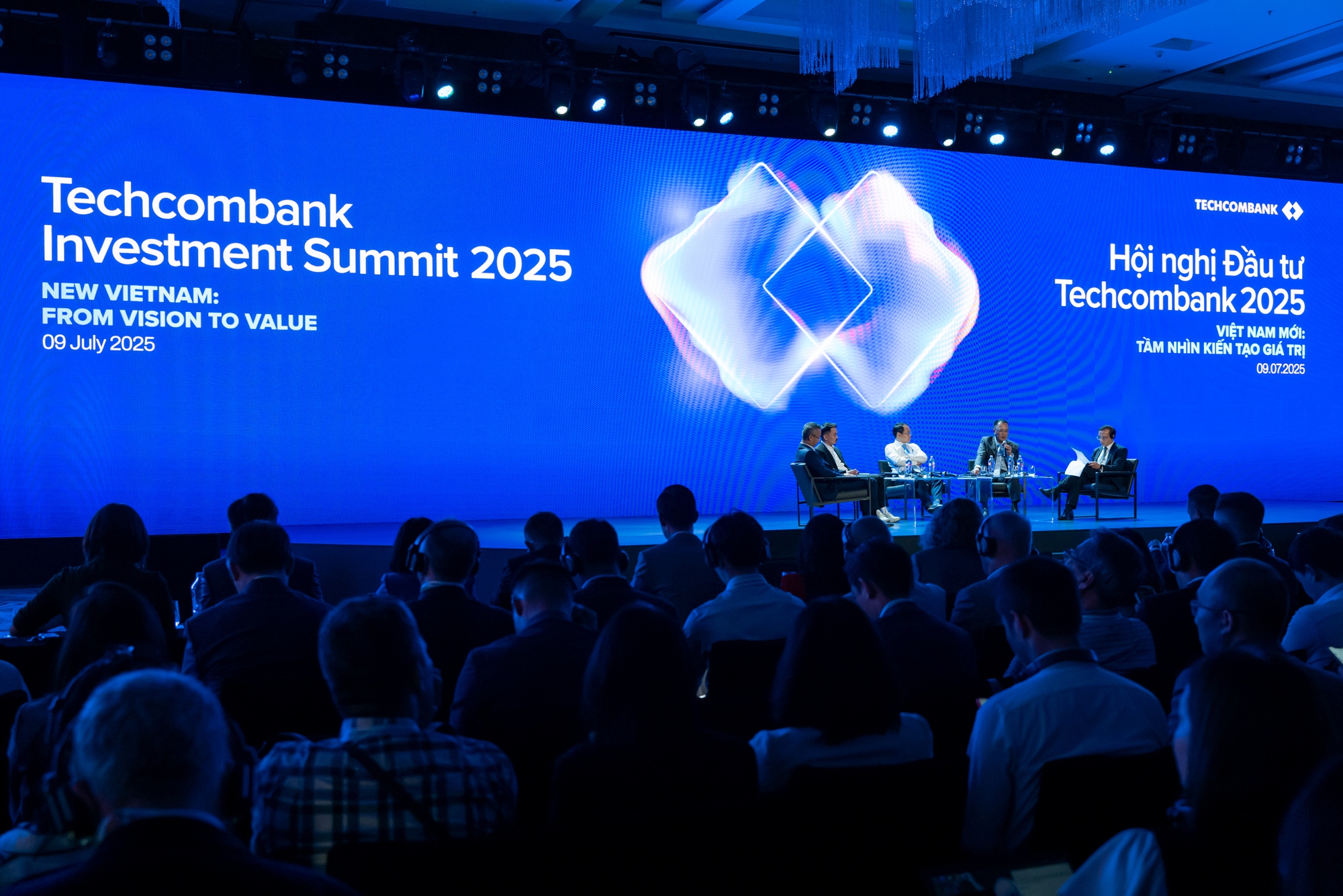 Hội nghị Đầu tư Techcombank 2025: Chính phủ, ngân hàng, doanh nghiệp và nhà đầu tư đồng lòng đưa Việt Nam tăng trưởng hai con số, bước vào kỷ nguyên vươn mình- Ảnh 1.
