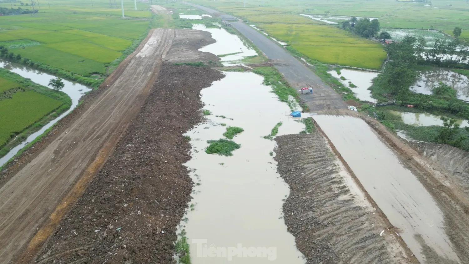 Nhiều đoạn thi công Vành đai 4 'bị tắc' vì vướng mặt bằng- Ảnh 5. Nhiều đoạn thi công Vành đai 4 'bị tắc' vì vướng mặt bằng- Ảnh 5.