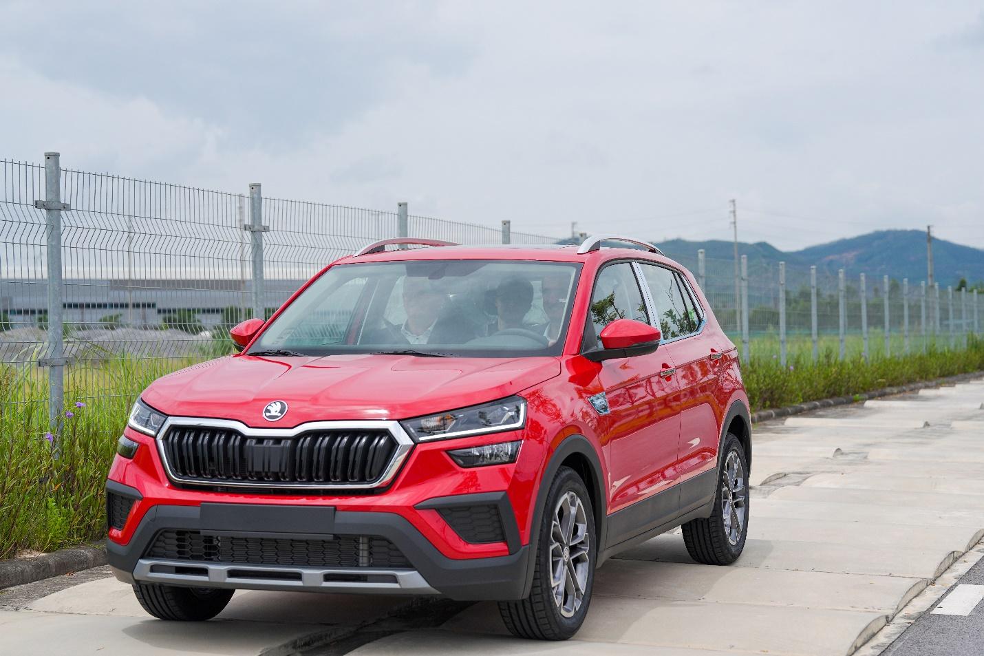 Bộ trưởng Công Thương Cộng hoà Séc thăm nhà máy ô tô đầu tiên của Việt Nam ở Quảng Ninh- Ảnh 3. Bộ trưởng Công Thương Cộng hoà Séc thăm nhà máy ô tô đầu tiên của Việt Nam ở Quảng Ninh- Ảnh 3.