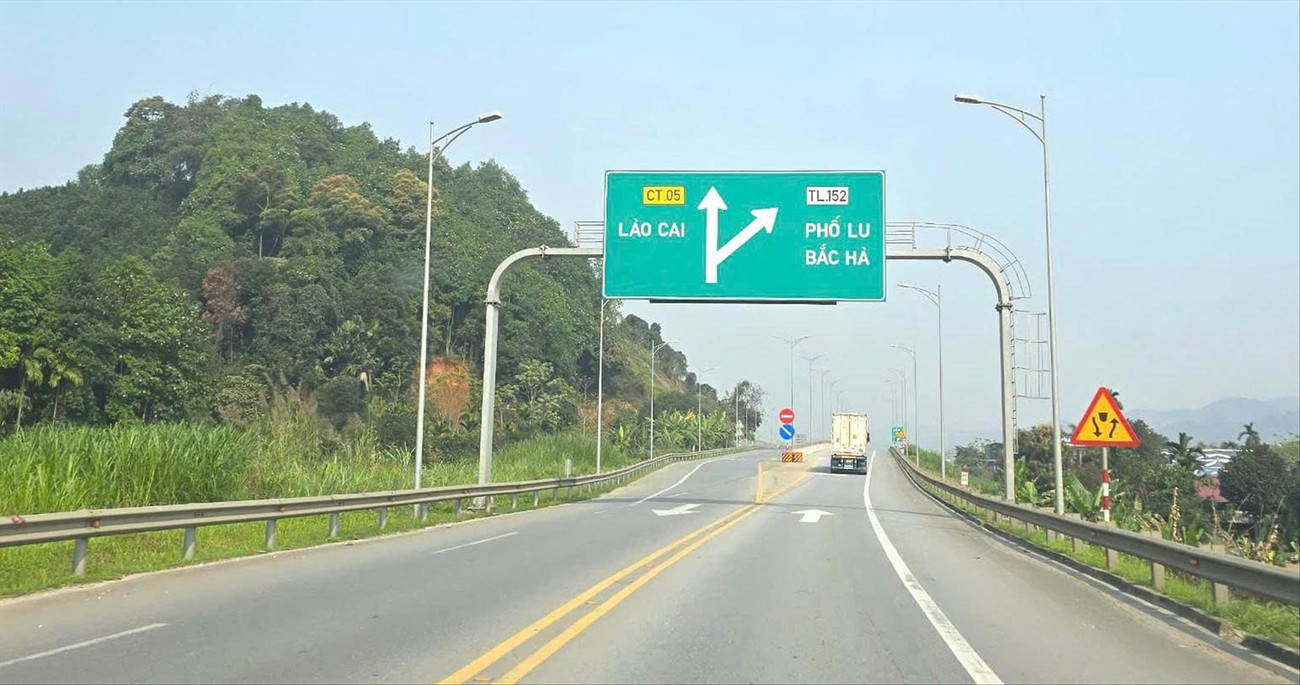 Không còn thành phố, biển báo chỉ về đâu?- Ảnh 1. Không còn thành phố, biển báo chỉ về đâu?- Ảnh 1.