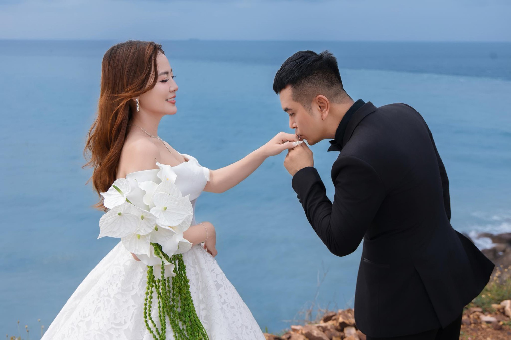 Đám cưới "bé An" Hùng Thuận: Cường Đô La và dàn sao Việt đổ bộ, nhan sắc cô dâu gây chú ý- Ảnh 7. Đám cưới "bé An" Hùng Thuận: Cường Đô La và dàn sao Việt đổ bộ, nhan sắc cô dâu gây chú ý- Ảnh 7.