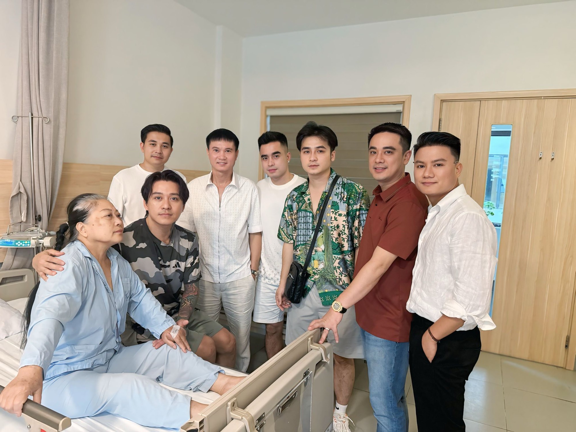 Tuấn Hưng thông báo hủy show sát giờ G, lộ hình ảnh gây lo lắng- Ảnh 2. Tuấn Hưng thông báo hủy show sát giờ G, lộ hình ảnh gây lo lắng- Ảnh 2.