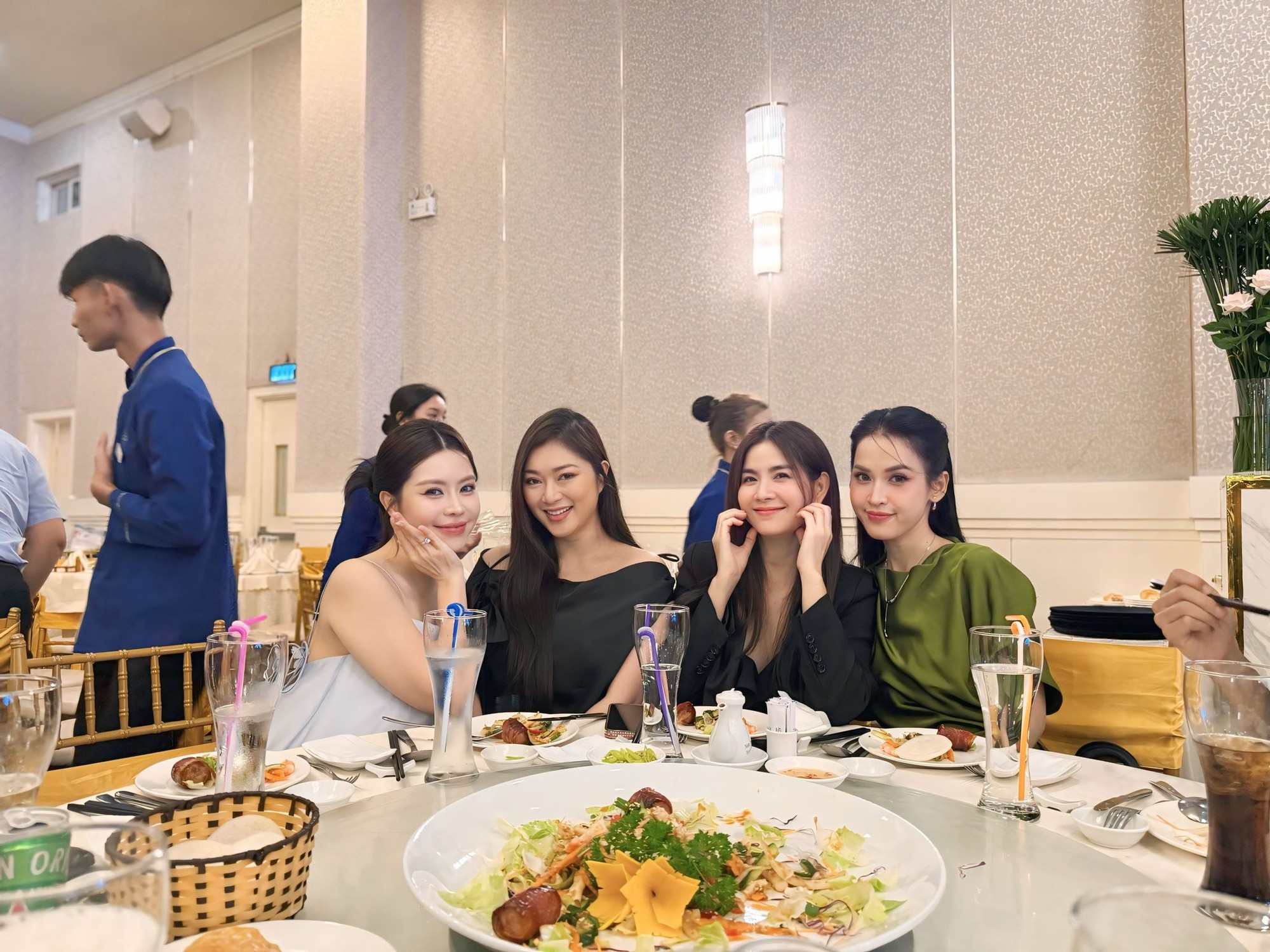 Đám cưới "bé An" Hùng Thuận: Cường Đô La và dàn sao Việt đổ bộ, nhan sắc cô dâu gây chú ý- Ảnh 3. Đám cưới "bé An" Hùng Thuận: Cường Đô La và dàn sao Việt đổ bộ, nhan sắc cô dâu gây chú ý- Ảnh 3.