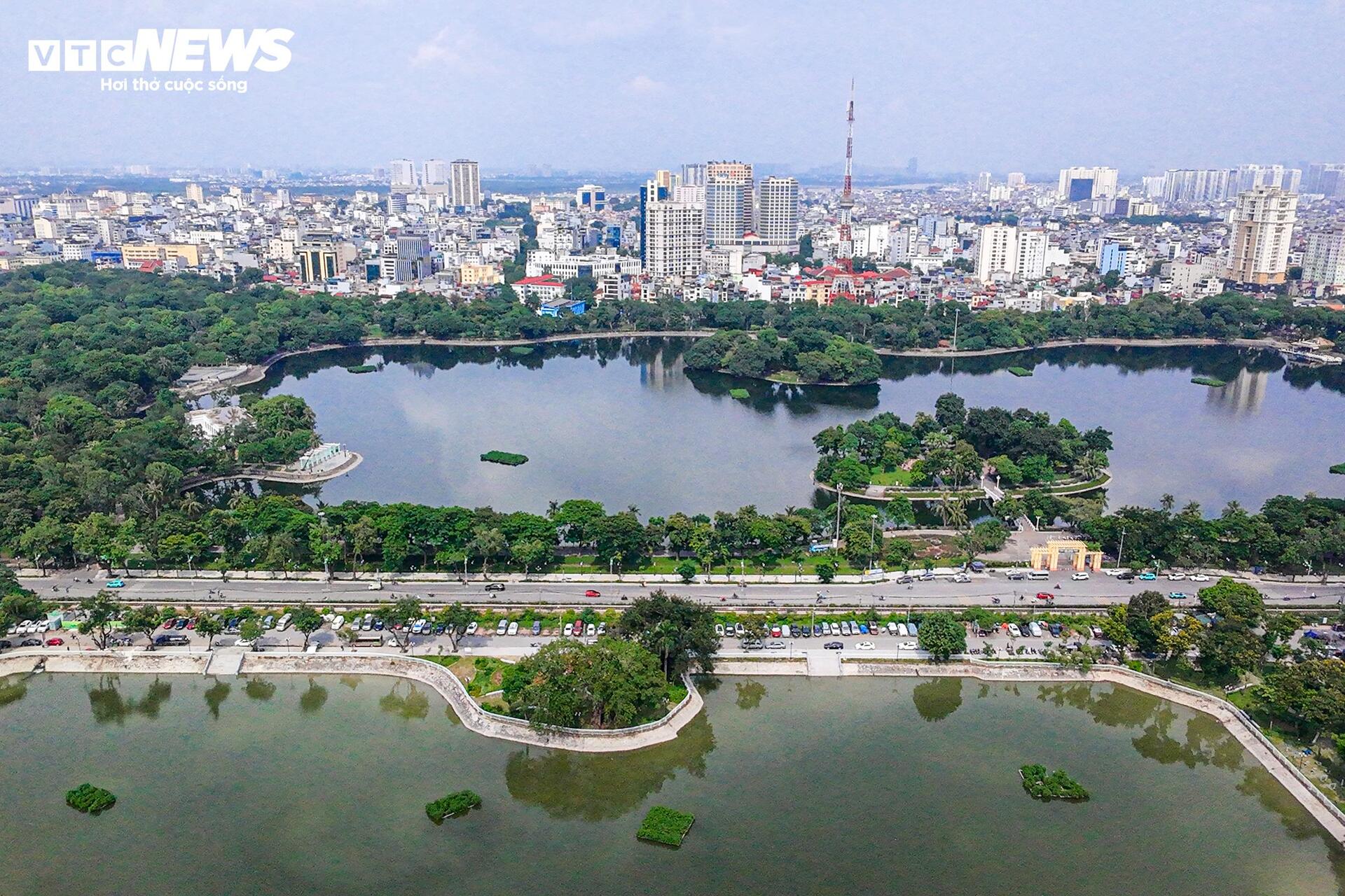 Công viên Thống Nhất hồi sinh mạnh mẽ sau khi hạ rào- Ảnh 1. Công viên Thống Nhất hồi sinh mạnh mẽ sau khi hạ rào- Ảnh 1.