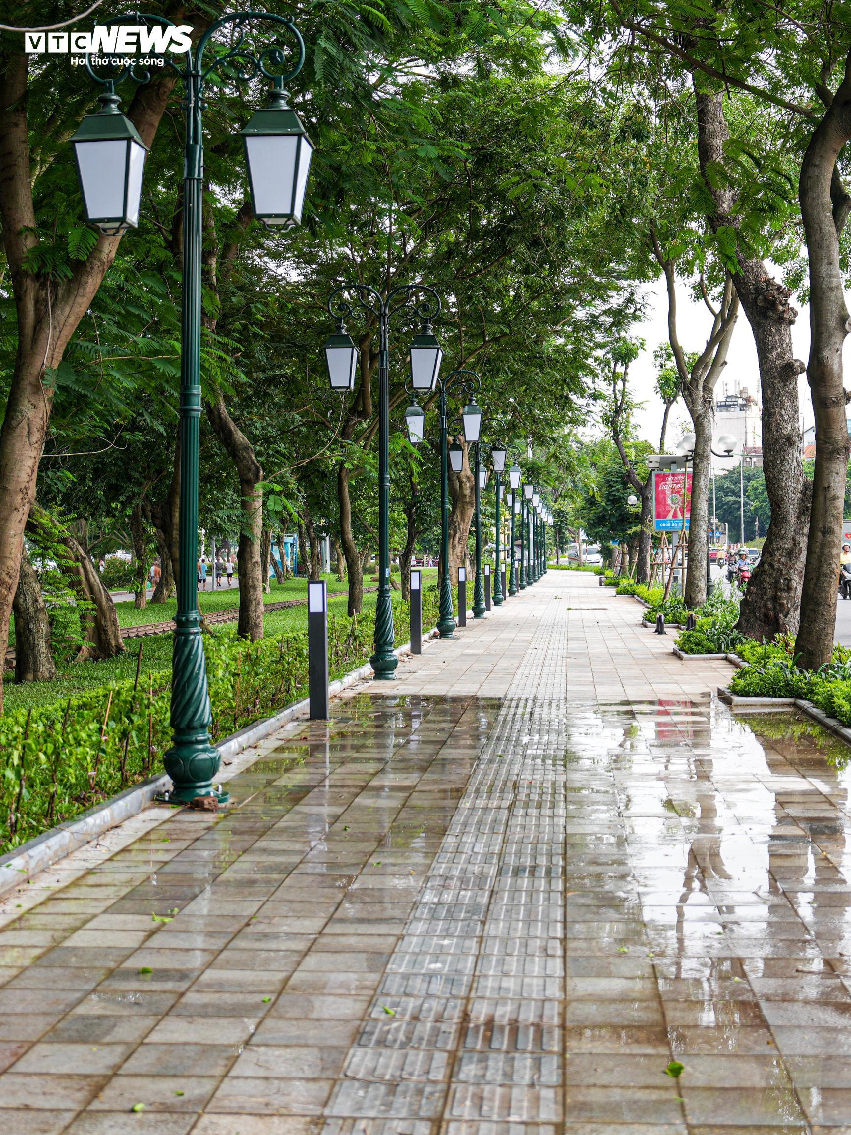 Công viên Thống Nhất hồi sinh mạnh mẽ sau khi hạ rào- Ảnh 5. Công viên Thống Nhất hồi sinh mạnh mẽ sau khi hạ rào- Ảnh 5.
