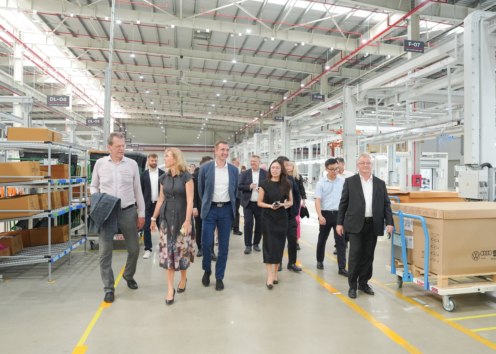 Bộ trưởng Công Thương Cộng hoà Séc thăm nhà máy ô tô đầu tiên của Việt Nam ở Quảng Ninh- Ảnh 1. Bộ trưởng Công Thương Cộng hoà Séc thăm nhà máy ô tô đầu tiên của Việt Nam ở Quảng Ninh- Ảnh 1.