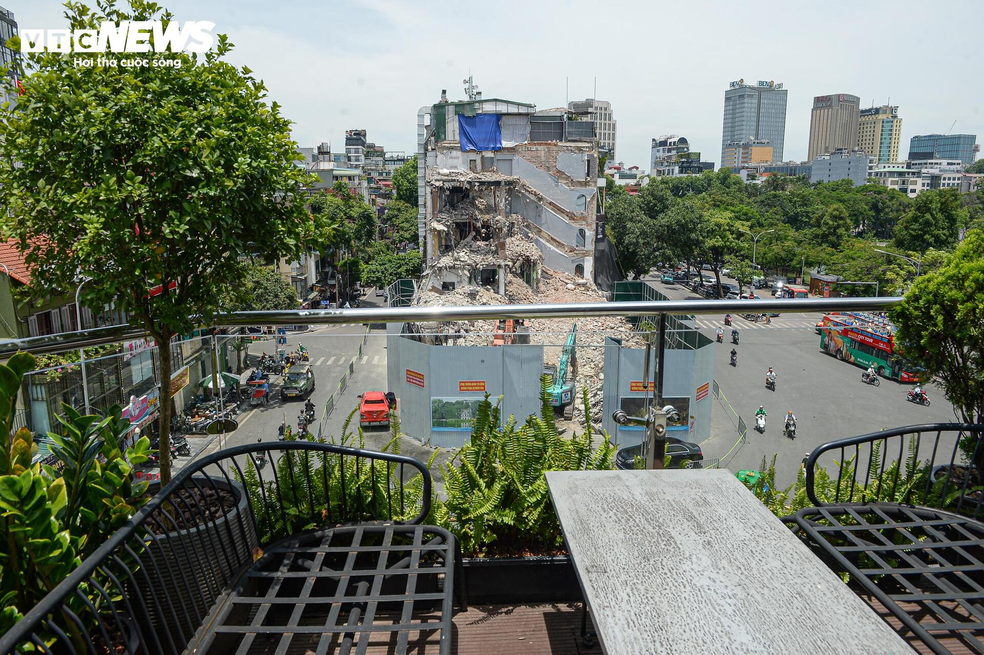 Sau 1 tháng bị tháo dỡ, tòa nhà 'Hàm cá mập' giữa Thủ đô giờ ra sao?- Ảnh 3. Sau 1 tháng bị tháo dỡ, tòa nhà 'Hàm cá mập' giữa Thủ đô giờ ra sao?- Ảnh 3.