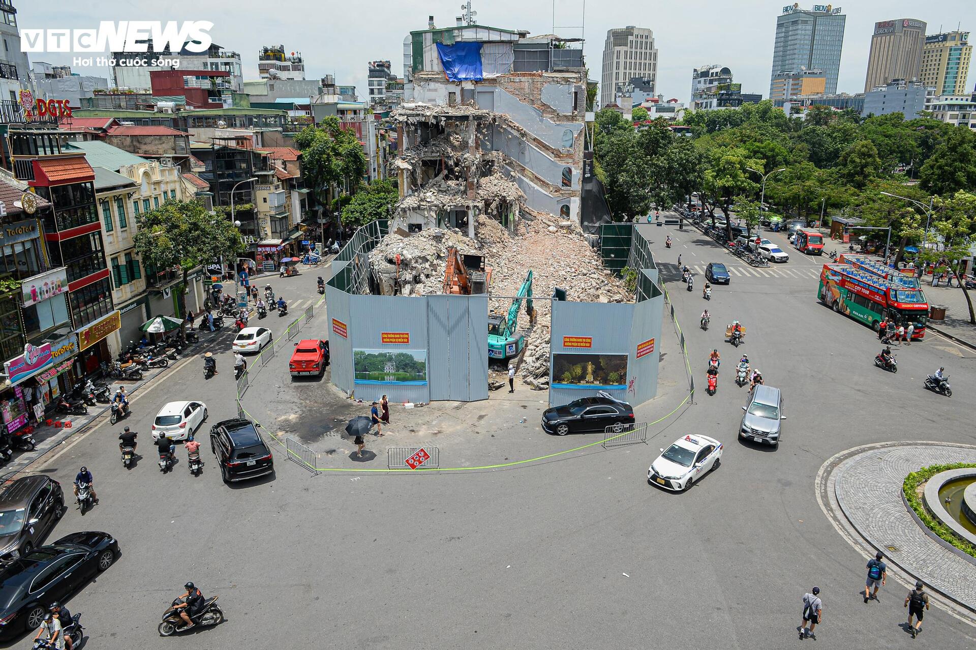 Sau 1 tháng bị tháo dỡ, tòa nhà 'Hàm cá mập' giữa Thủ đô giờ ra sao?- Ảnh 1. Sau 1 tháng bị tháo dỡ, tòa nhà 'Hàm cá mập' giữa Thủ đô giờ ra sao?- Ảnh 1.