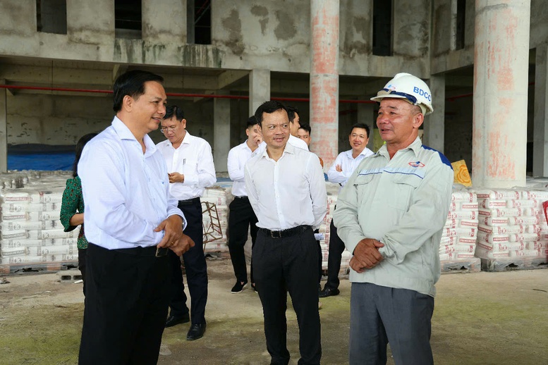 Chủ tịch UBND TP. Cần Thơ kiểm tra dự án nghìn tỷ bỏ hoang- Ảnh 2. Chủ tịch UBND TP. Cần Thơ kiểm tra dự án nghìn tỷ bỏ hoang- Ảnh 2.