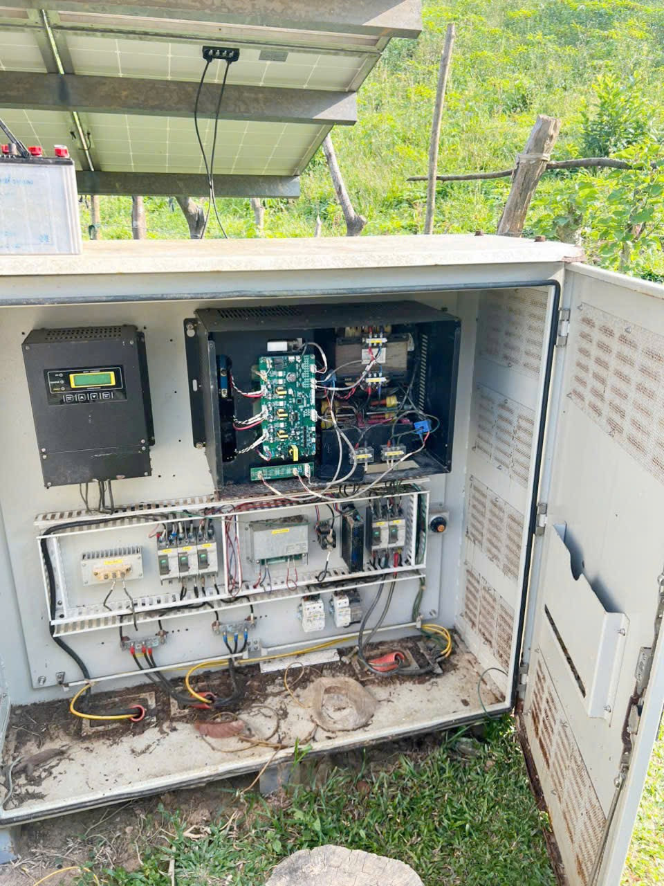 Dự án điện mặt trời 14 triệu USD thành phế liệu: Hàng loạt sai phạm nghiêm trọng, khó khắc phục- Ảnh 5. Dự án điện mặt trời 14 triệu USD thành phế liệu: Hàng loạt sai phạm nghiêm trọng, khó khắc phục- Ảnh 5.