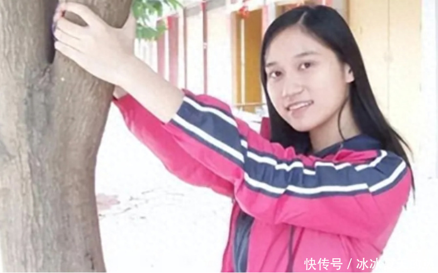 Quên tô phiếu đáp án khi thi đại học, nữ sinh gào khóc rồi quỳ xuống cầu xin giám thị nhưng bị từ chối và cái kết bất ngờ- Ảnh 2.