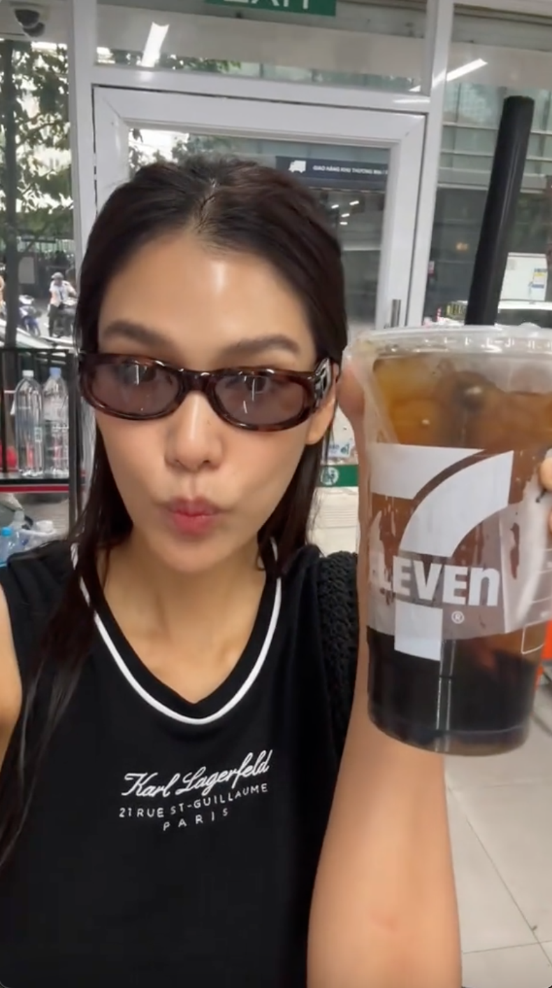 Du khách Thái lần đầu vào 7-Eleven tại Việt Nam: Du khách Thái lần đầu vào 7-Eleven tại Việt Nam: