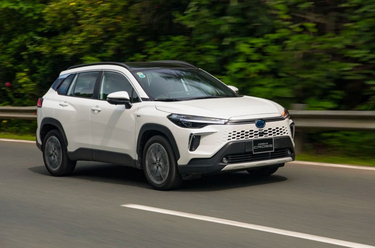 Hơn 7000 người theo dõi vụ kiện Toyota vì hàng loạt ô tô màu trắng bong tróc dưới nắng, phải sơn lại toàn bộ- Ảnh 2. Hơn 7000 người theo dõi vụ kiện Toyota vì hàng loạt ô tô màu trắng bong tróc dưới nắng, phải sơn lại toàn bộ- Ảnh 2.