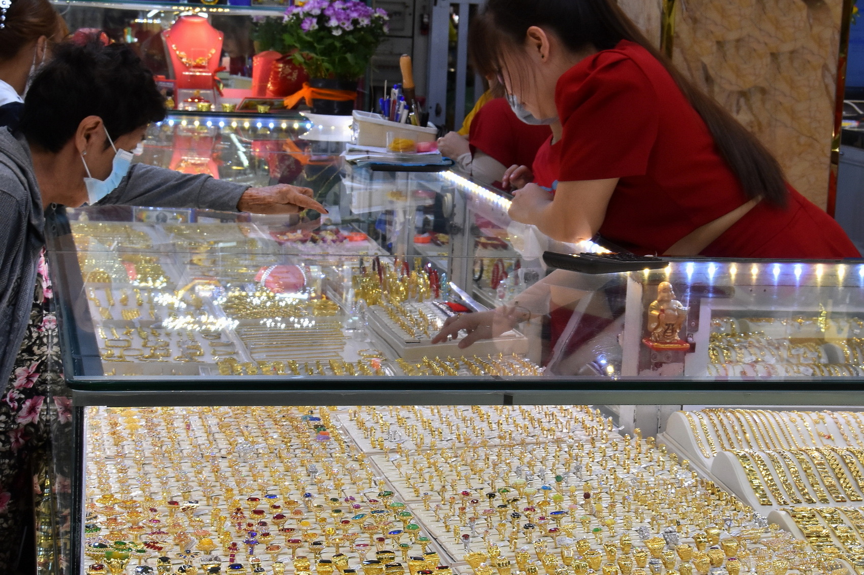 Giá vàng hôm nay, 12-7: Tăng rất mạnh- Ảnh 1. Giá vàng hôm nay, 12-7: Tăng rất mạnh- Ảnh 1.
