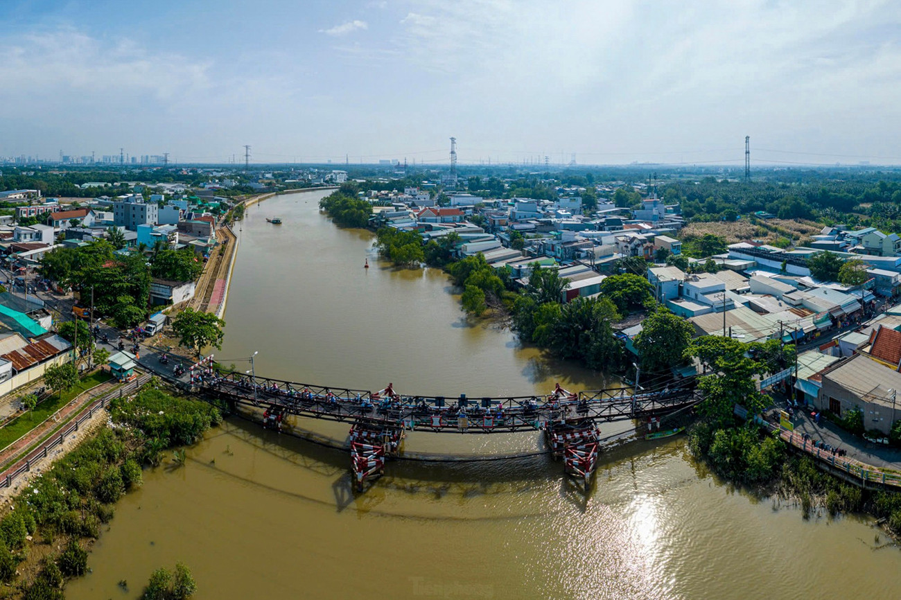 Nhìn lại cầu sắt hơn 50 năm tuổi, đi phải 'canh lượt tránh nhau' ở TPHCM- Ảnh 1. Nhìn lại cầu sắt hơn 50 năm tuổi, đi phải 'canh lượt tránh nhau' ở TPHCM- Ảnh 1.