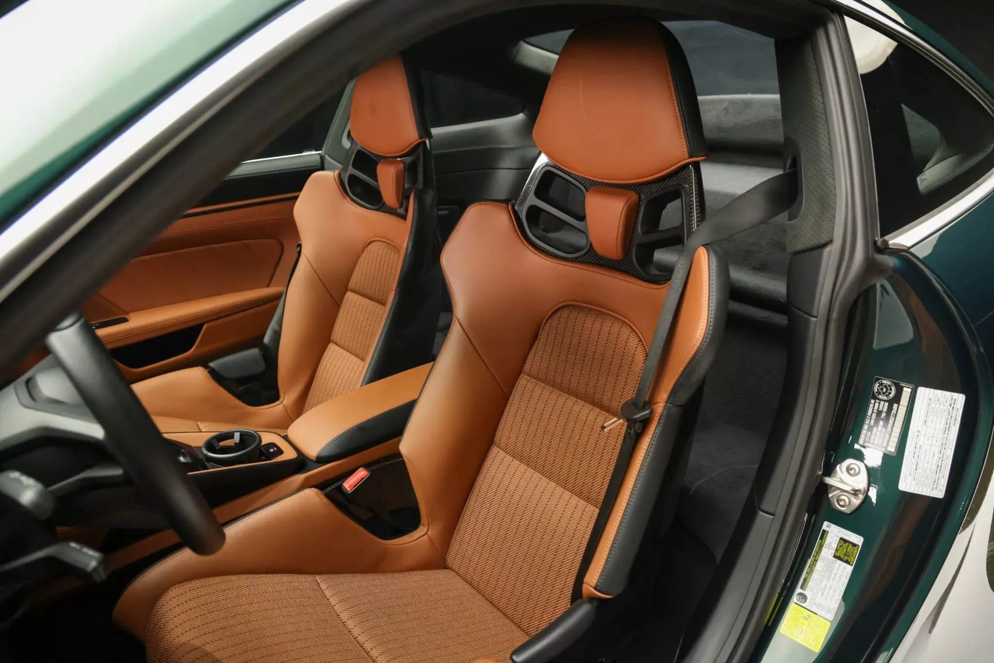 Kiếm tiền siêu dễ nếu biết cách: Một người mua một chiếc xe, chạy hơn 1.200 km rồi bán lại thu lời hơn 11 tỷ đồng- Ảnh 9. Kiếm tiền siêu dễ nếu biết cách: Một người mua một chiếc xe, chạy hơn 1.200 km rồi bán lại thu lời hơn 11 tỷ đồng- Ảnh 9.