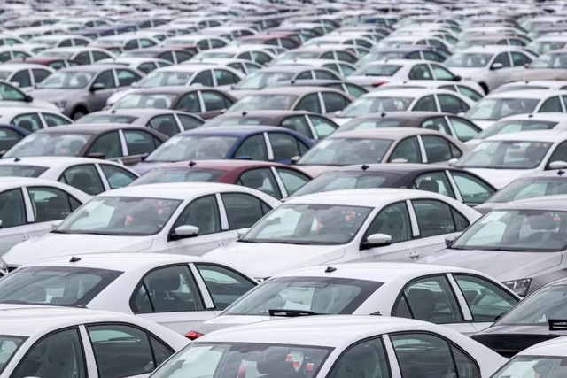 Xe cũ 0 km: Ngành xe coi hỗn loạn, người dân phản bác 'không có gì xấu'- Ảnh 3. Xe cũ 0 km: Ngành xe coi hỗn loạn, người dân phản bác 'không có gì xấu'- Ảnh 3.
