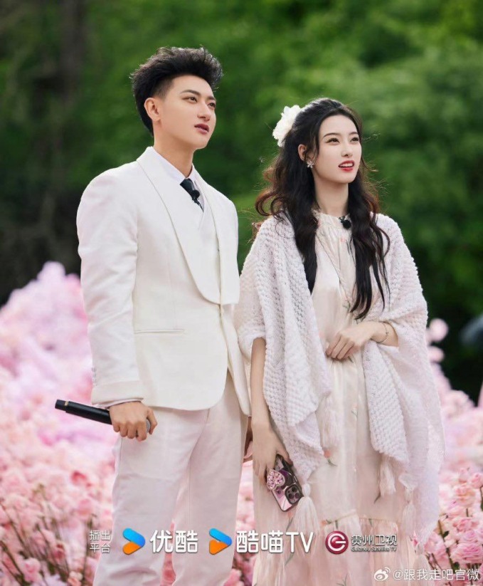 Chủ tịch showbiz và nàng thơ gen Z đi thử váy cưới, hôn lễ thế kỷ sắp diễn ra!- Ảnh 4.