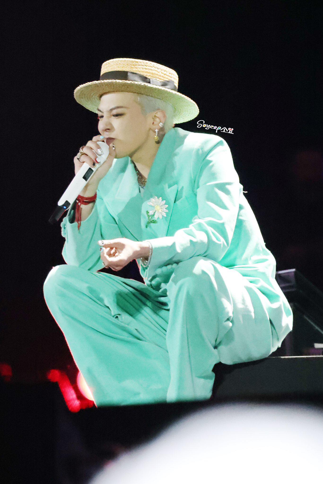 Đại hội sao tại concert G-Dragon: Bạn thân Lee Soo Hyuk bay đến tận nơi, Giả Tịnh Văn và bạn thân Từ Hy Viên bị "ném đá" chiêu trò- Ảnh 18. Đại hội sao tại concert G-Dragon: Bạn thân Lee Soo Hyuk bay đến tận nơi, Giả Tịnh Văn và bạn thân Từ Hy Viên bị "ném đá" chiêu trò- Ảnh 18.