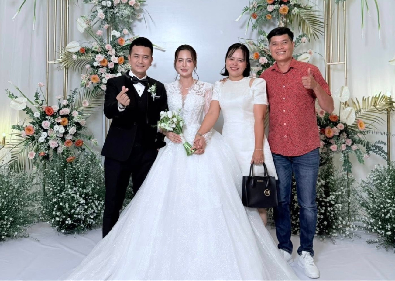 Hùng Thuận hứa yêu vợ trọn đời trong lễ cưới- Ảnh 2.