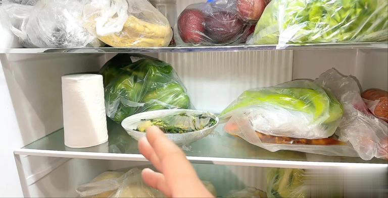 Cho khẩu trang vào tủ lạnh, hiệu quả "vàng mười" khiến tôi bất ngờ- Ảnh 1. Cho khẩu trang vào tủ lạnh, hiệu quả "vàng mười" khiến tôi bất ngờ- Ảnh 1.