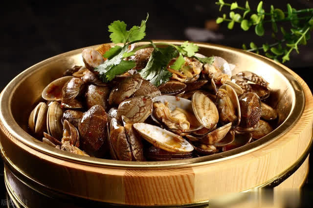Rửa ngao dùng nước muối hay dầu ăn cũng không sạch, ngư dân chỉ 1 mẹo khiến ngao nhả sạch bùn cát- Ảnh 2. Rửa ngao dùng nước muối hay dầu ăn cũng không sạch, ngư dân chỉ 1 mẹo khiến ngao nhả sạch bùn cát- Ảnh 2.