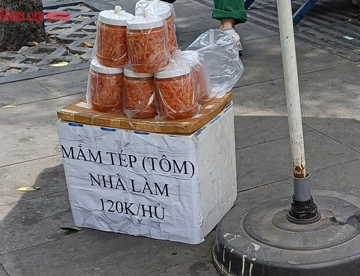 Vì sao thực phẩm "nhà làm" đem bán nở rộ?- Ảnh 1. Vì sao thực phẩm "nhà làm" đem bán nở rộ?- Ảnh 1.