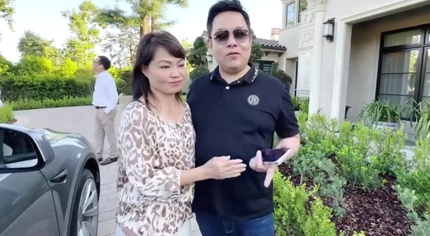Anh ruột Quang Lê sở hữu biệt thự 16 triệu đô tại Mỹ, cho vợ 80 căn nhà- Ảnh 2. Anh ruột Quang Lê sở hữu biệt thự 16 triệu đô tại Mỹ, cho vợ 80 căn nhà- Ảnh 2.