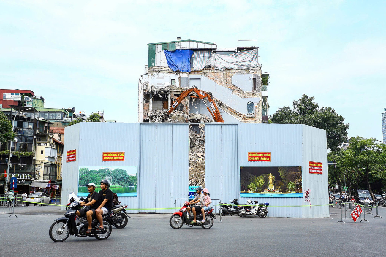Cận cảnh những công đoạn cuối cùng của quá trình phá dỡ tòa nhà Hàm cá mập- Ảnh 4. Cận cảnh những công đoạn cuối cùng của quá trình phá dỡ tòa nhà Hàm cá mập- Ảnh 4.
