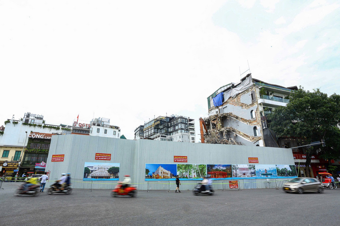 Cận cảnh những công đoạn cuối cùng của quá trình phá dỡ tòa nhà Hàm cá mập- Ảnh 1. Cận cảnh những công đoạn cuối cùng của quá trình phá dỡ tòa nhà Hàm cá mập- Ảnh 1.