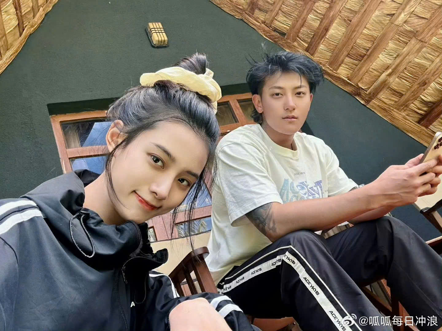 Chủ tịch showbiz và nàng thơ gen Z đi thử váy cưới, hôn lễ thế kỷ sắp diễn ra!- Ảnh 1.