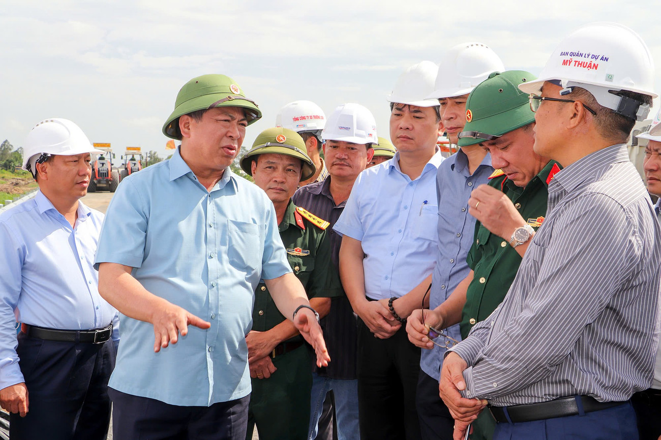 Bộ trưởng Xây dựng 'thúc' hai cao tốc qua Cần Thơ về đích đúng hạn- Ảnh 1. Bộ trưởng Xây dựng 'thúc' hai cao tốc qua Cần Thơ về đích đúng hạn- Ảnh 1.