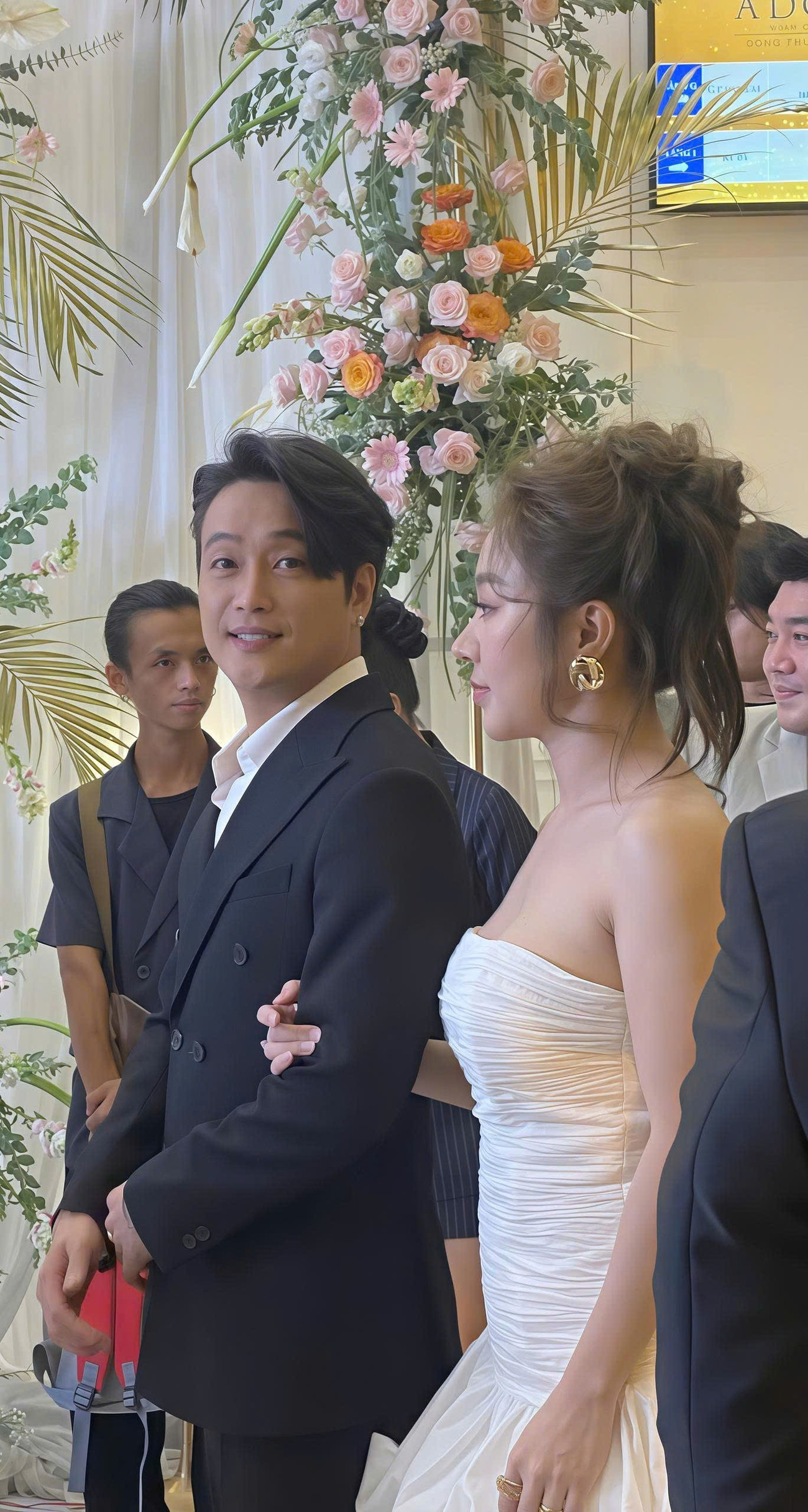 Hùng Thuận hứa yêu vợ trọn đời trong lễ cưới- Ảnh 8.