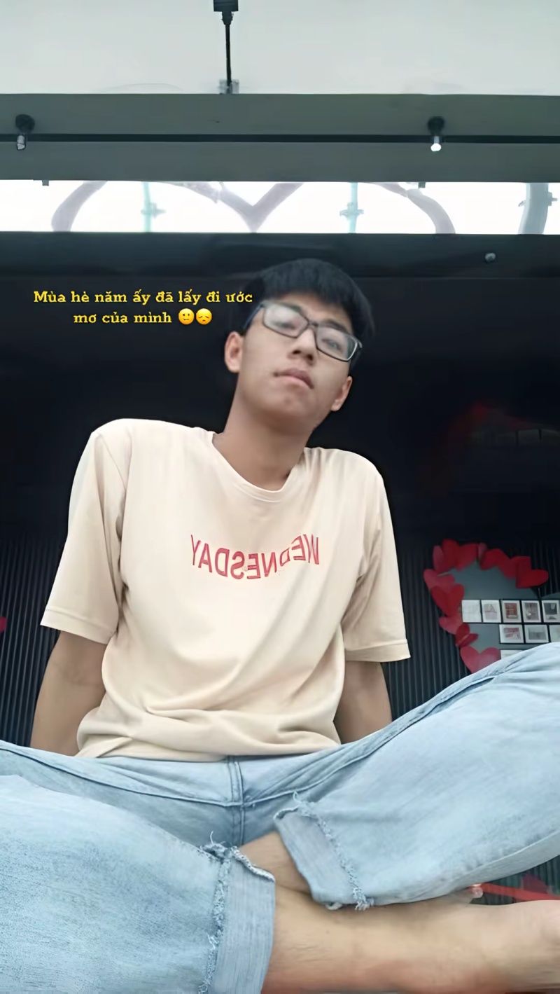 Bị mất thị lực sau tai nạn, chàng trai bỏ dở việc học Y Đa khoa: "Muốn ôm cậu 1 cái"- Ảnh 1.