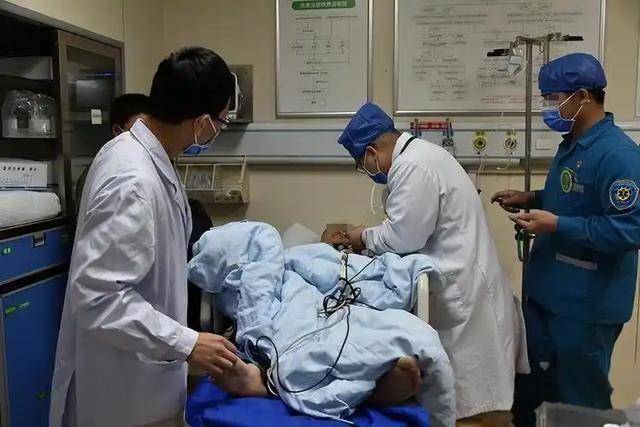 Bệnh viêm tụy đe dọa tính mạng người bệnh: Mối nguy từ việc ăn 3 thứ này vào ngày nắng nóng- Ảnh 1.