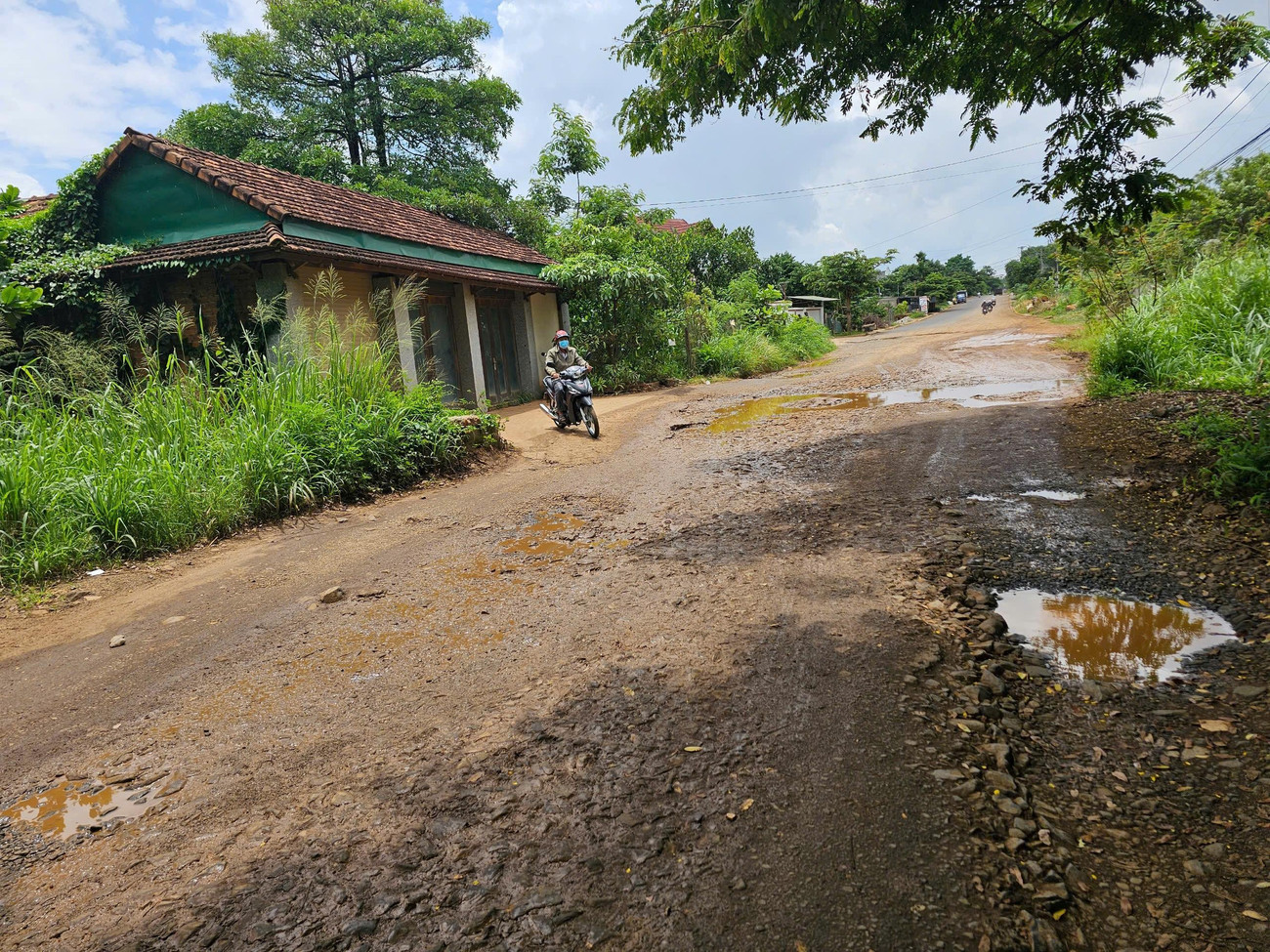 Hơn 10 năm chưa làm xong tuyến đường dài 2 km- Ảnh 2. Hơn 10 năm chưa làm xong tuyến đường dài 2 km- Ảnh 2.