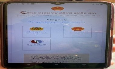 Người phụ nữ ở Tây Ninh đi trình báo do nghi ngờ bị lừa đảo, kết quả được Công an phát hiện ứng dụng lạ được cài trong điện thoại- Ảnh 2. Người phụ nữ ở Tây Ninh đi trình báo do nghi ngờ bị lừa đảo, kết quả được Công an phát hiện ứng dụng lạ được cài trong điện thoại- Ảnh 2.