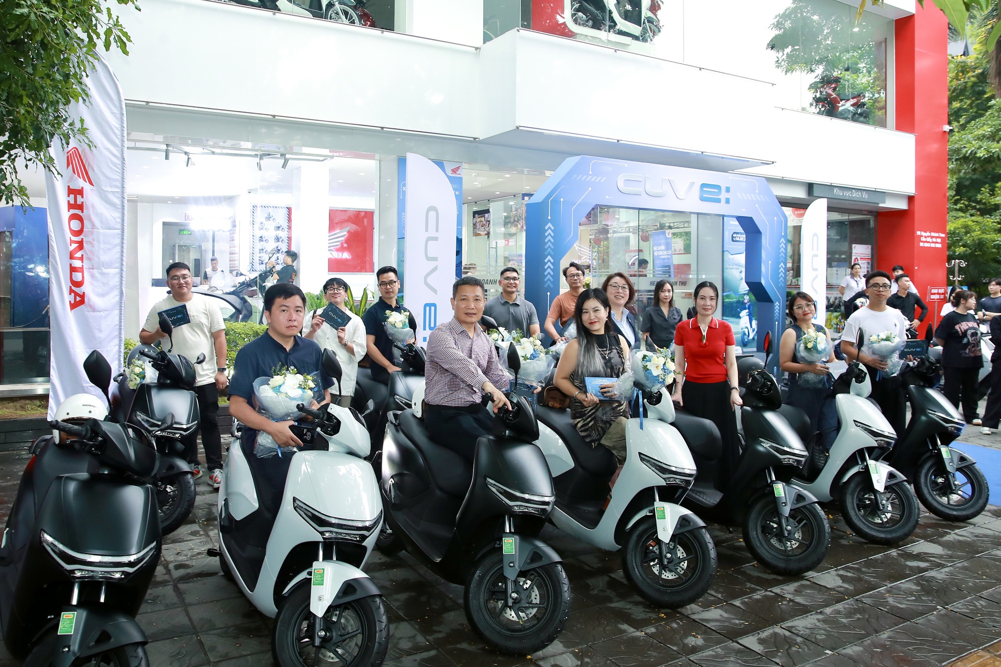 Xe máy điện Honda CUV: e chính thức bàn giao - Chỉ cho thuê không bán, giá 1,47 triệu/tháng- Ảnh 2. Xe máy điện Honda CUV: e chính thức bàn giao - Chỉ cho thuê không bán, giá 1,47 triệu/tháng- Ảnh 2.