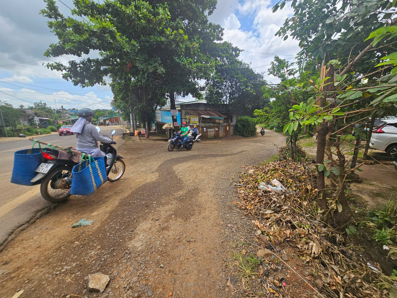 Hơn 10 năm chưa làm xong tuyến đường dài 2 km- Ảnh 3. Hơn 10 năm chưa làm xong tuyến đường dài 2 km- Ảnh 3.