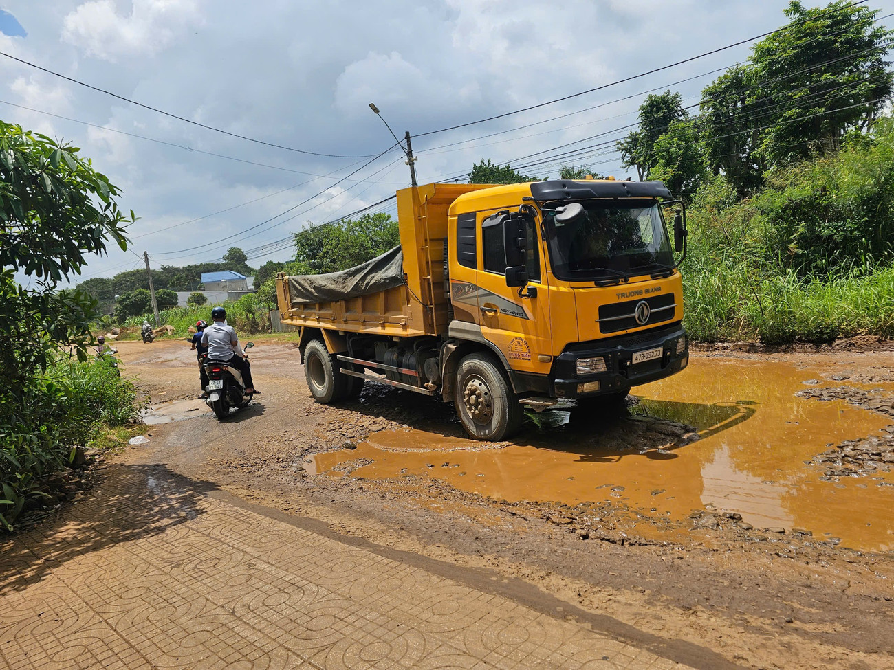 Hơn 10 năm chưa làm xong tuyến đường dài 2 km- Ảnh 4. Hơn 10 năm chưa làm xong tuyến đường dài 2 km- Ảnh 4.