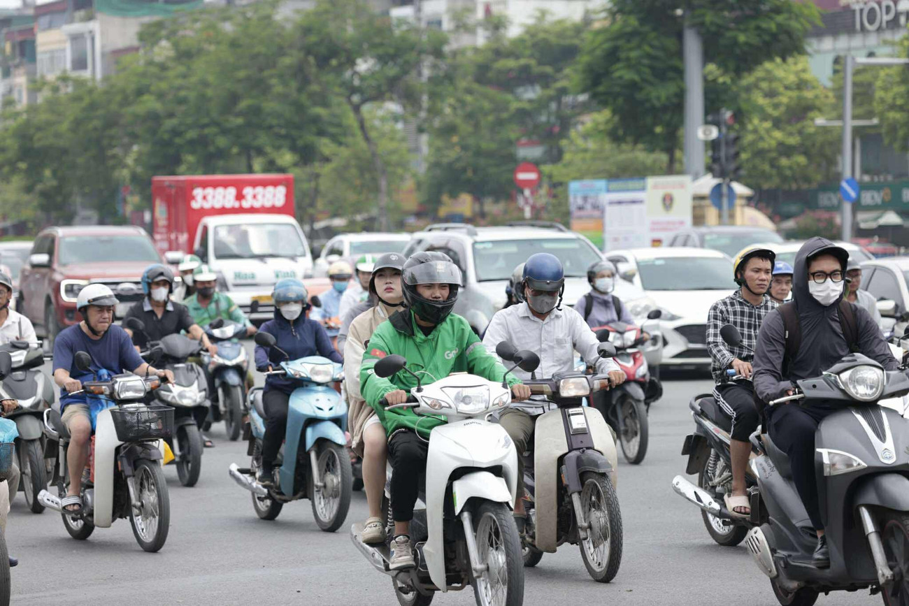 Chủ tịch Hà Nội: Không vì lợi ích người đi xe máy cũ nát mà ảnh hưởng đến cả triệu người dân- Ảnh 1. Chủ tịch Hà Nội: Không vì lợi ích người đi xe máy cũ nát mà ảnh hưởng đến cả triệu người dân- Ảnh 1.