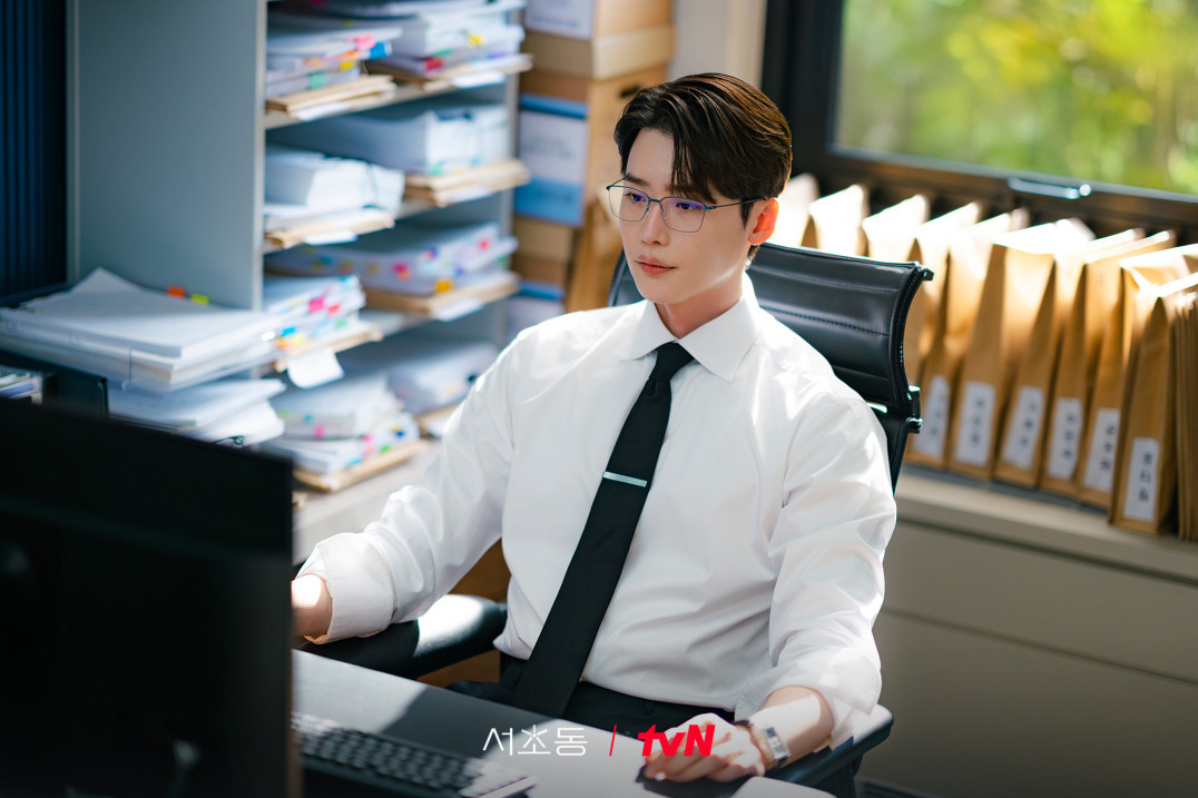 Showbiz có mỹ nam mặc quân phục là đẹp lên gấp tỷ lần, vạn vật đều thua nhan sắc này- Ảnh 6.