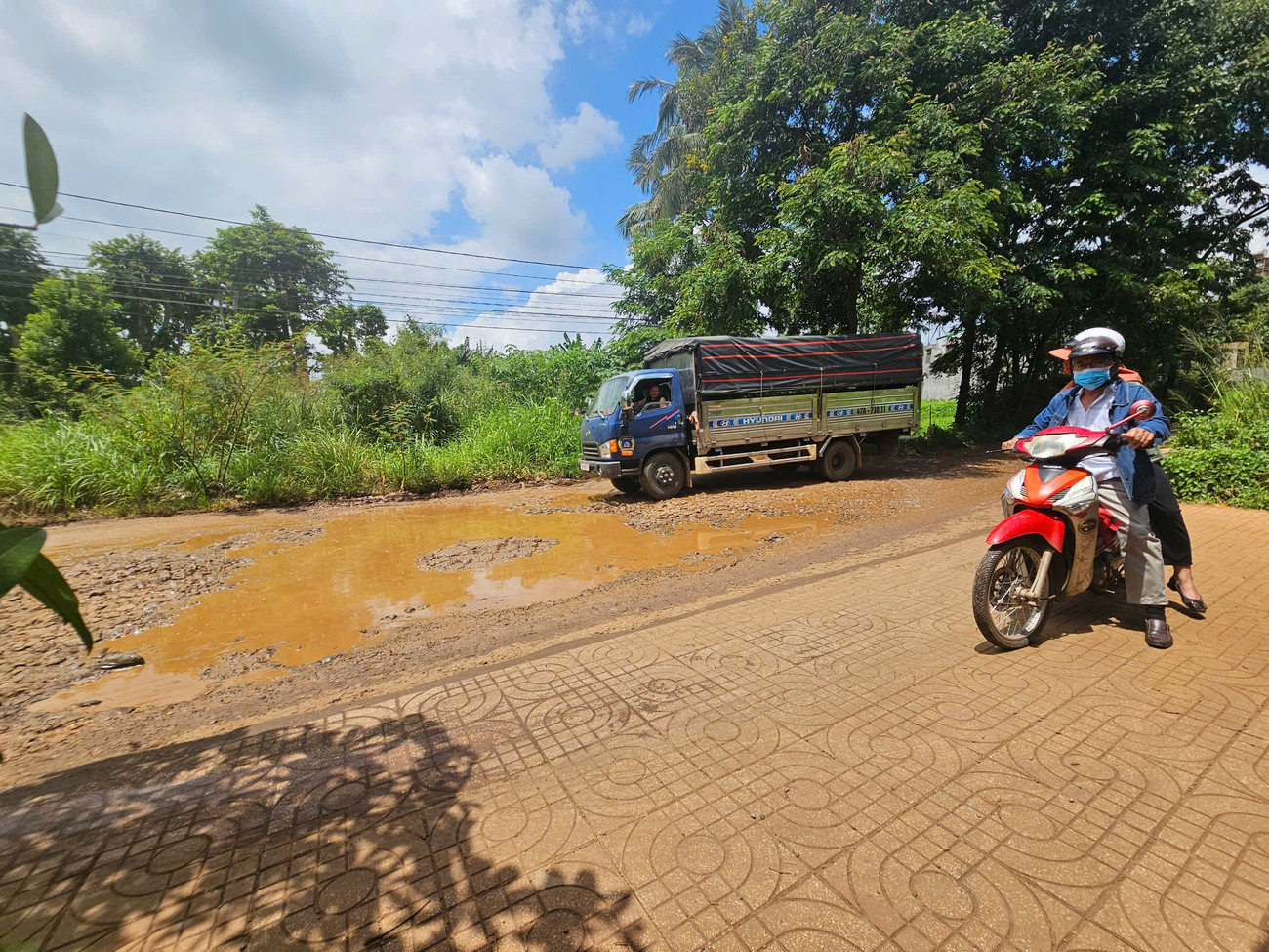 Hơn 10 năm chưa làm xong tuyến đường dài 2 km- Ảnh 1. Hơn 10 năm chưa làm xong tuyến đường dài 2 km- Ảnh 1.