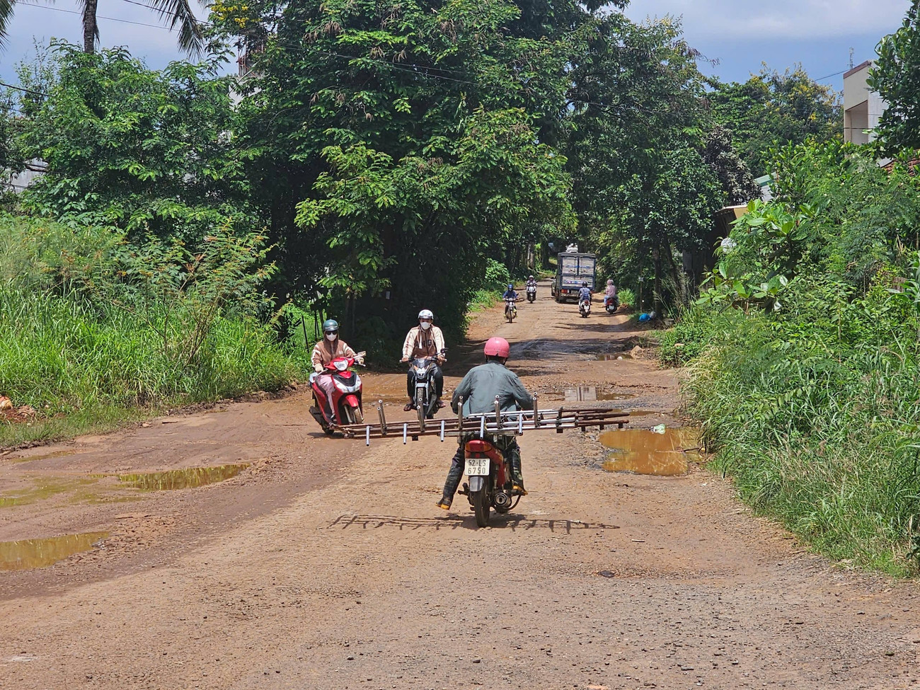 Hơn 10 năm chưa làm xong tuyến đường dài 2 km- Ảnh 7. Hơn 10 năm chưa làm xong tuyến đường dài 2 km- Ảnh 7.