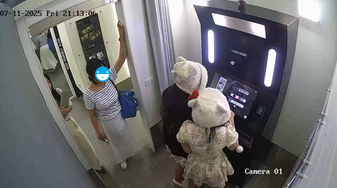 Cô gái Hàn lên tiếng đính chính khi bị nhận nhầm là người gây gổ trong tiệm photobooth Hà Nội- Ảnh 1. Cô gái Hàn lên tiếng đính chính khi bị nhận nhầm là người gây gổ trong tiệm photobooth Hà Nội- Ảnh 1.