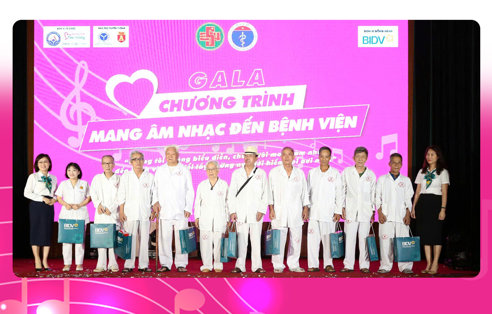 Âm nhạc và yêu thương: Hành trình gieo mầm hy vọng nơi bệnh viện- Ảnh 10. Âm nhạc và yêu thương: Hành trình gieo mầm hy vọng nơi bệnh viện- Ảnh 10.