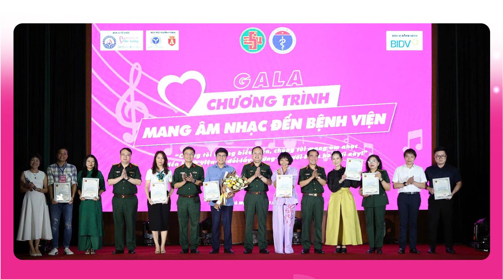 Âm nhạc và yêu thương: Hành trình gieo mầm hy vọng nơi bệnh viện- Ảnh 11. Âm nhạc và yêu thương: Hành trình gieo mầm hy vọng nơi bệnh viện- Ảnh 11.